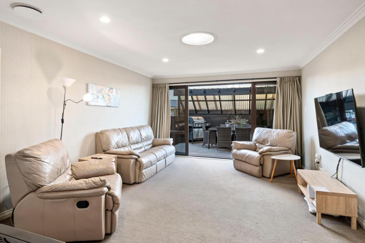 Taupo Escape - Rainbow Point Holiday Home 外观 照片