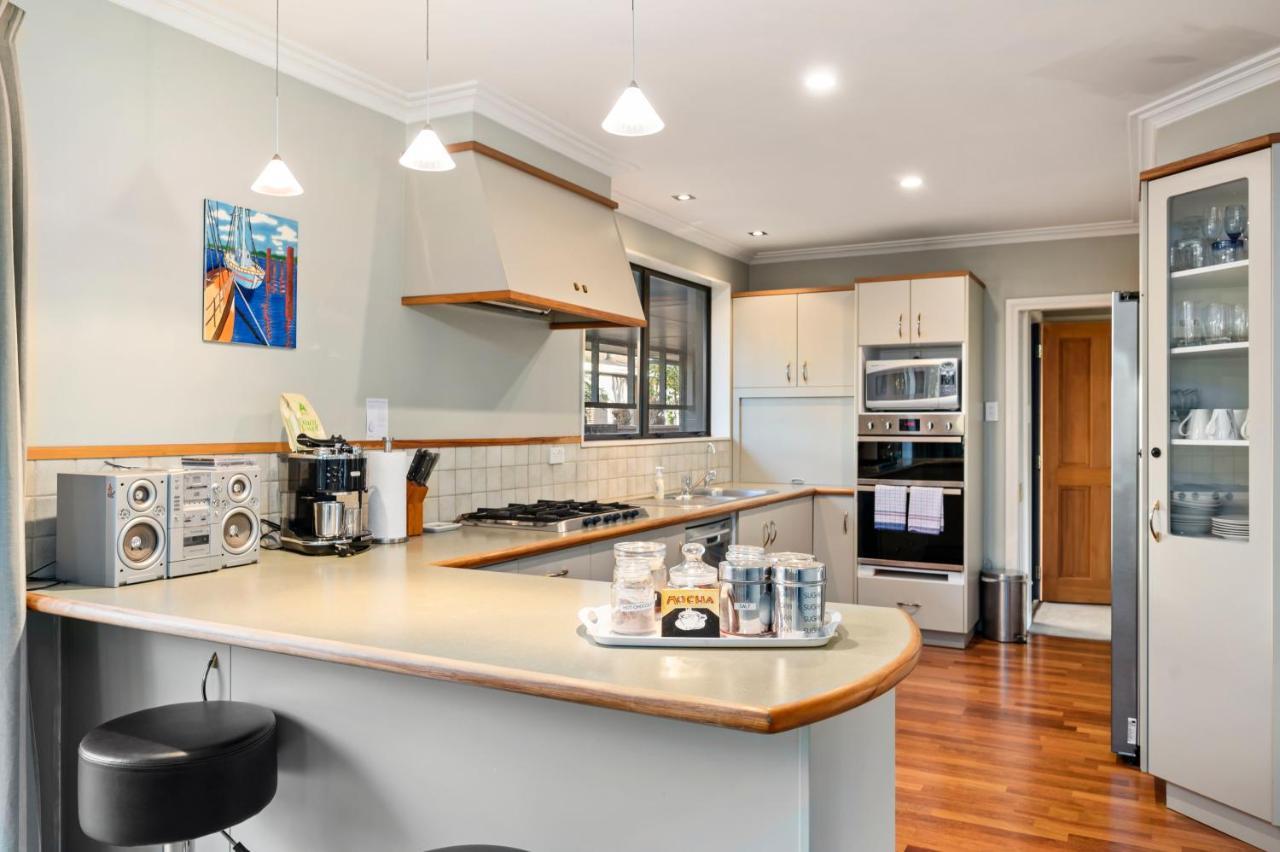 Taupo Escape - Rainbow Point Holiday Home 外观 照片